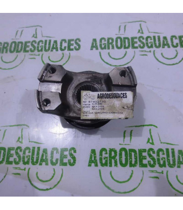 Brida grupo cónico delantero usada New Holland 87402730