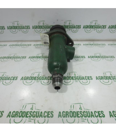 Bomba de embrague usada Massey Ferguson 1613986M4
