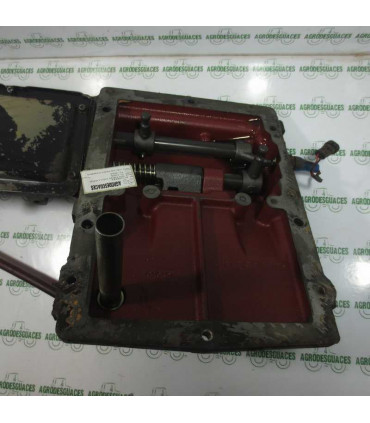 Tapa de palancas usada New Holland 47129842