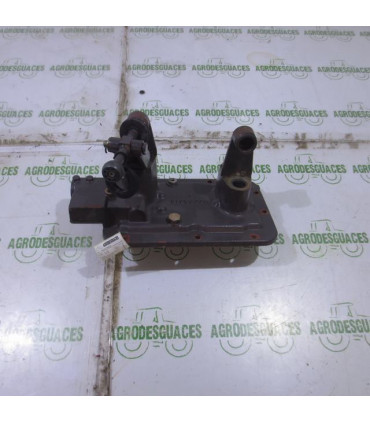 Tapa palancas usada Massey Ferguson 3582078M3