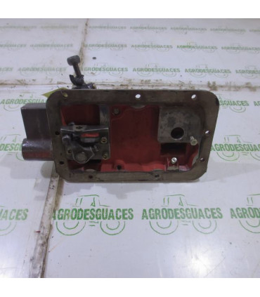 Tapa palancas usada Massey Ferguson 3582078M3