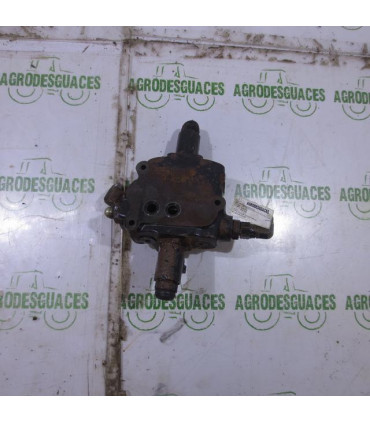 Válvula control elevador usada Massey Ferguson 3790388M2