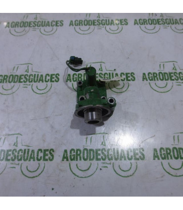 Soporte filtro transmisión usado John Deere R555743