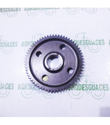 Piñón sincronizado TDF 62 dientes usado New Holland 5192158