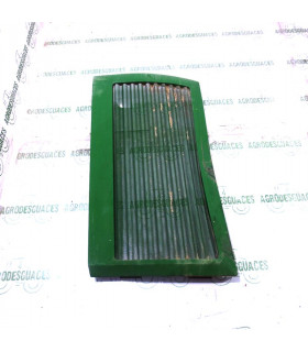 Rejilla lateral izquierda usada John Deere RE62714