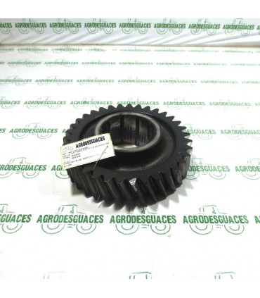 Piñón estriado T35 usado Massey Ferguson 3618934M6