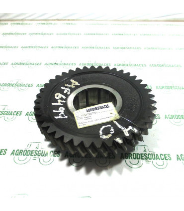 Piñón estriado T40 usado Massey Ferguson 3618998M4