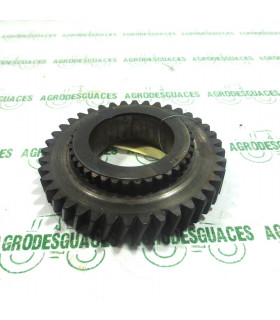 Piñón sincronizado TDF T40 usado Case 155700220105