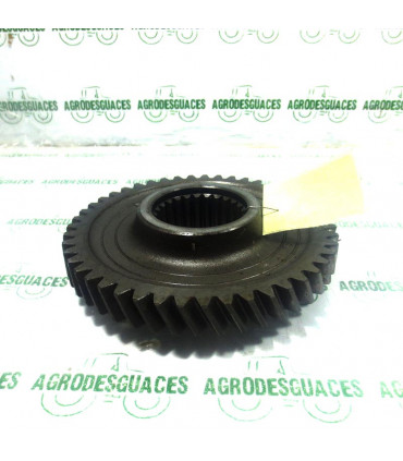 Piñón estriado T47 usado New Holland 5164772