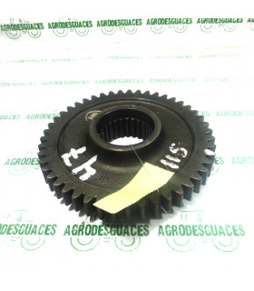 Piñón estriado T47 usado New Holland 5164890