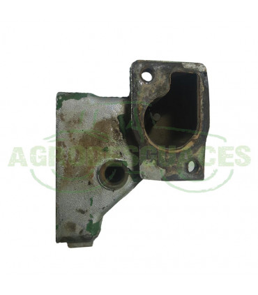 Carcasa Termostato usada John Deere R517196