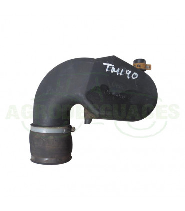 Tubo aspiración filtro de aire usado tractor New Holland 82030111