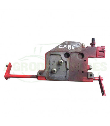 Colector válvulas elevador usado tractor McCormick 225275A3